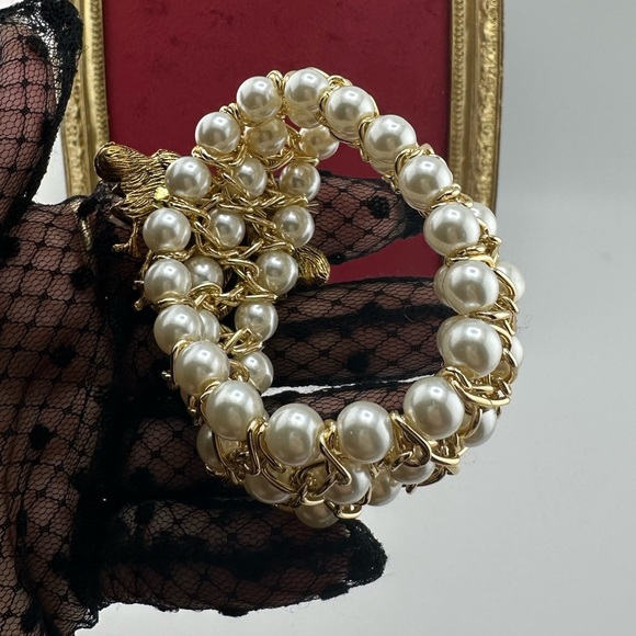 Vintage Luxury Honeybee Gold White Pearl Linked Bracelet - Picture 4 of 13